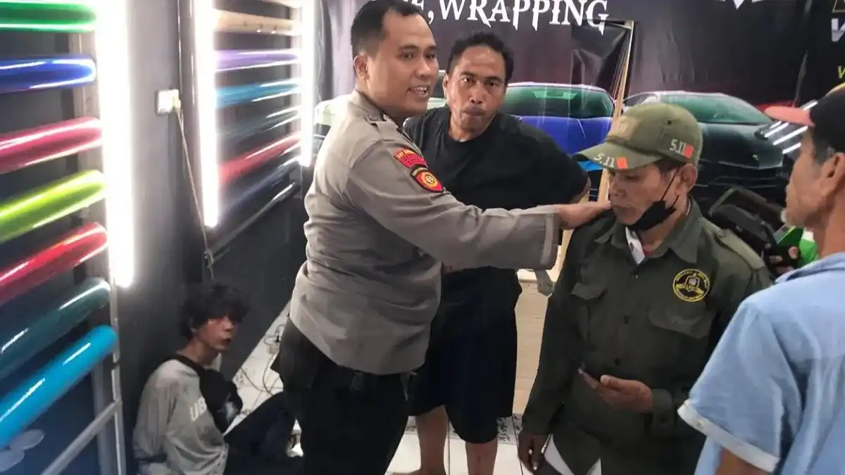 Pelaku Curanmor Dihajar Massa di Cipayung, Depok