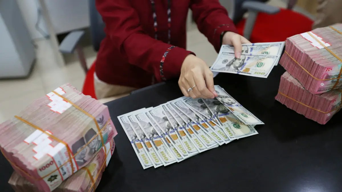 Rupiah Diperkirakan Melemah di Tengah Sentimen Global dan Risiko El Nino