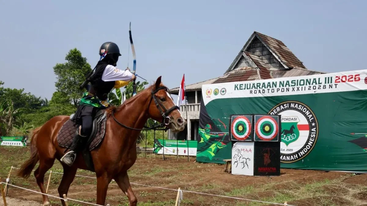Pembukaan Kejuaraan Nasional Berkuda Memanah III di Bogor