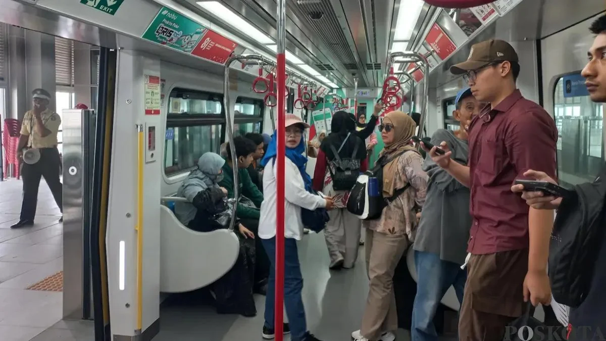 Antusiasme Warga Coba Rute Baru LRT di Hari Terakhir Tarif Promo