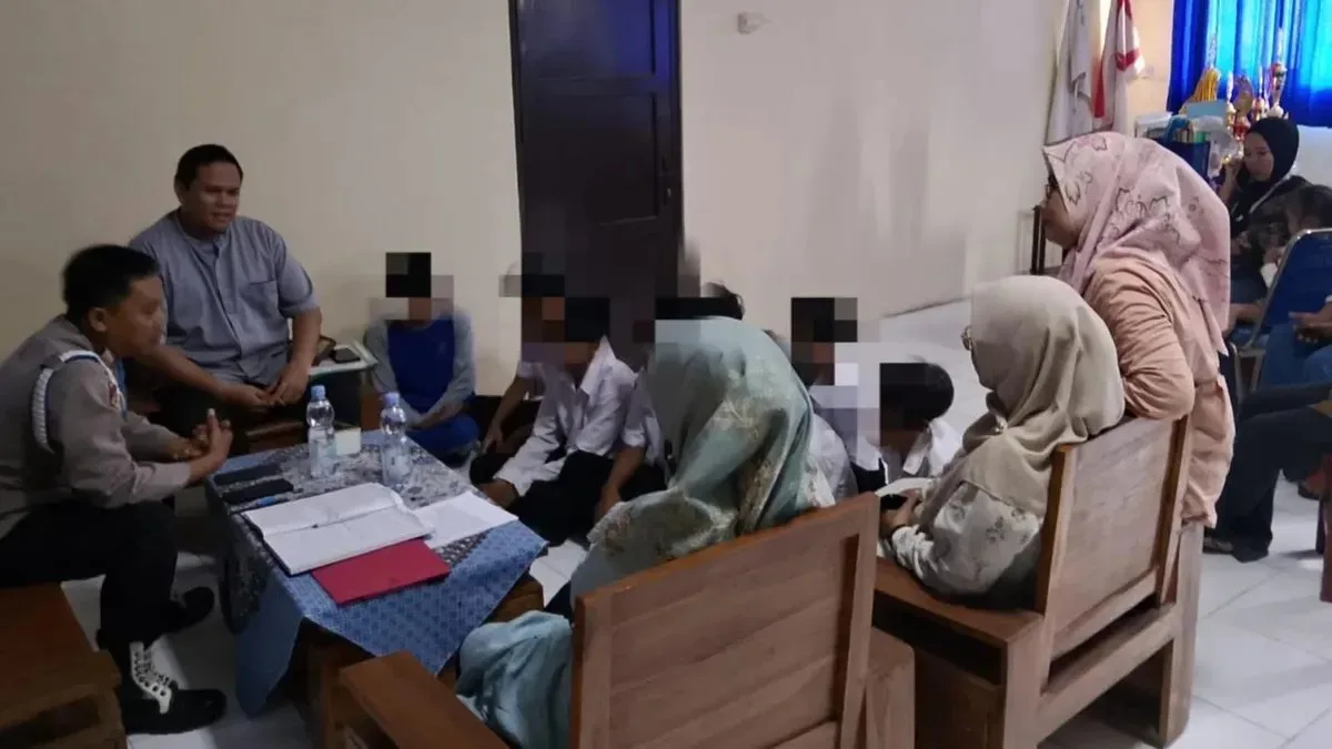Kegiatan Konvoi Pelajar Bawa Senjata Tajam di Kabupaten Serang Kegiatan Konvoi Pelajar Bawa Senjata Tajam di Kabupaten Serang