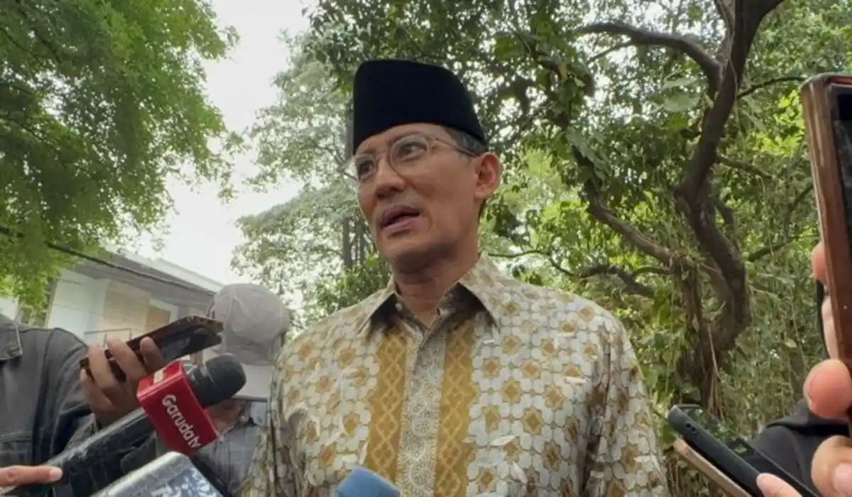 Penghormatan Terakhir untuk Guruh Soekarno: Momen Haru di TPU Karet Bivak Penghormatan Terakhir untuk Guruh Soekarno: Momen Haru di TPU Karet Bivak