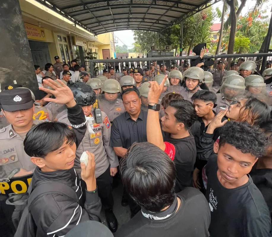 September Hitam Probolinggo Aliansi Kecewa Tak Ditemui Kapolres dan Dandim, Massa Akan Kembali Dengan Jumlah Lebih Besar