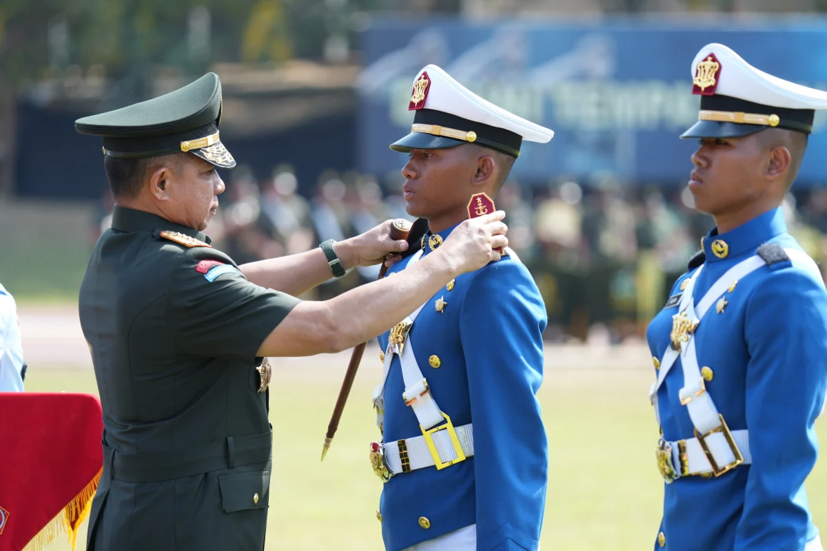 1.944 Taruna TNI-Polri Resmi Sandang Pangkat Prajurit Taruna dan Bhayangkara Taruna