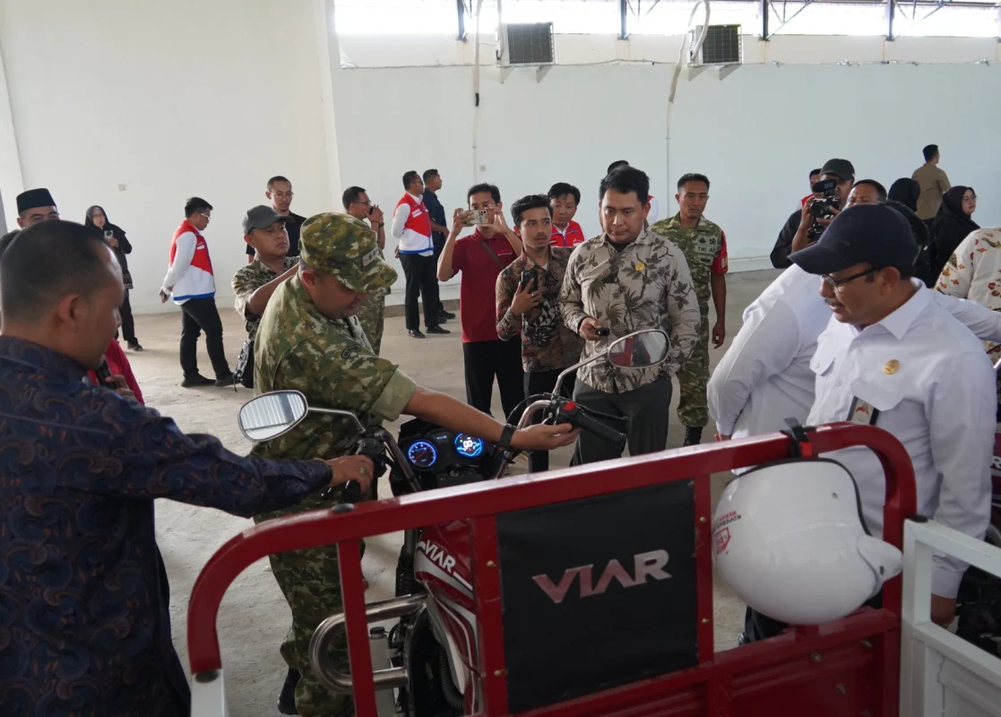 Perkuat Ekonomi Kerakyatan, Dandim Bojonegoro bersama Forkopimda dampingi Kunker KemenPAN-RB Tinjau KDKMP