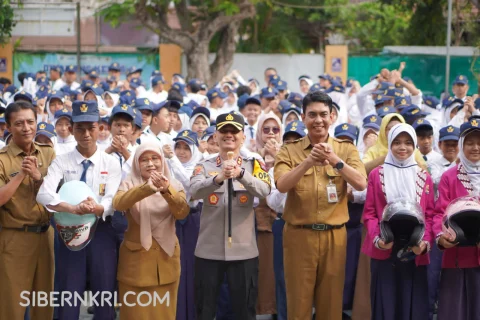 Cegah Kenakalan Remaja dan Tertib Berlalu Lintas, Polres Probolinggo Kota Luncurkan ‘Polisi Jogo Sekolah’