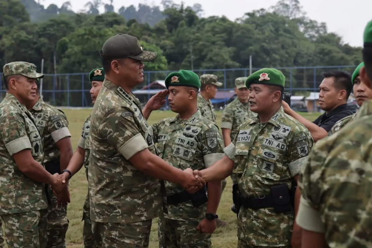 Wapang TNI Bersama Menhan RI Tinjau Kesiapan Yonif TP di Kalimantan Utara