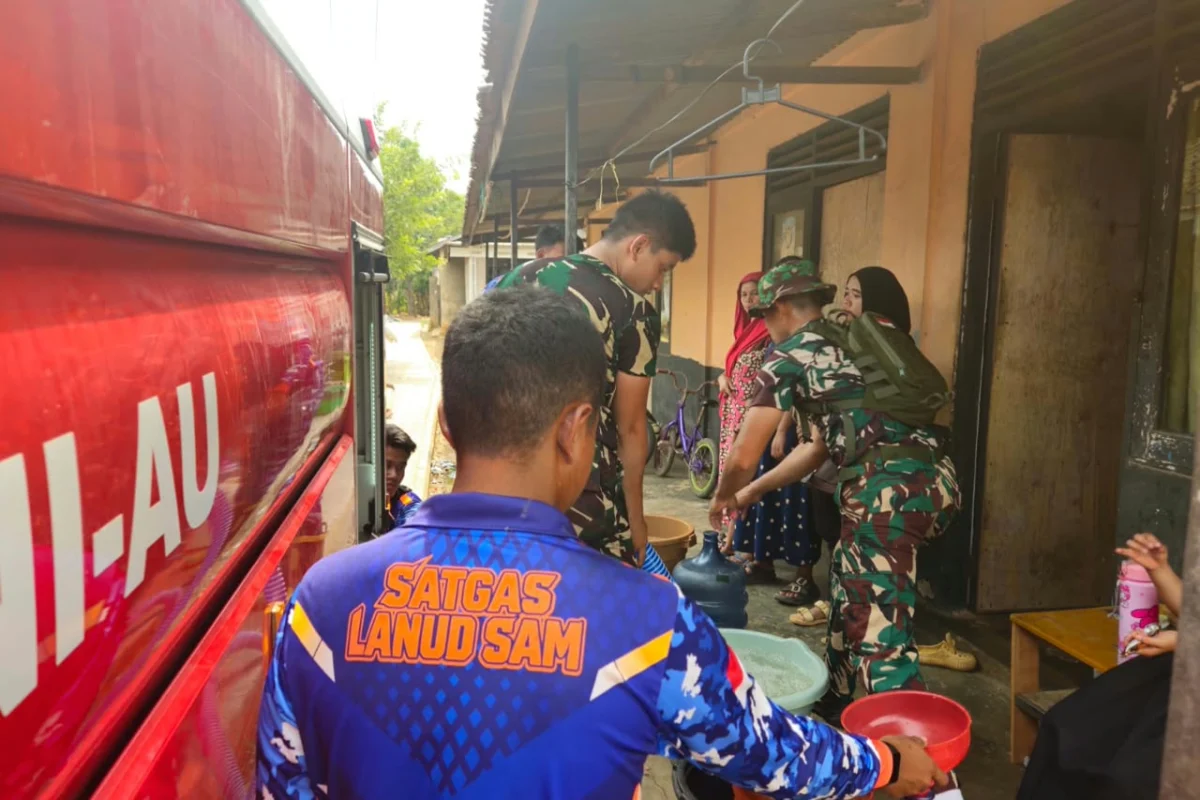 Lanud Sjamsudin Noor Kembali Hadirkan Setetes Kepedulian di Tengah Kekeringan