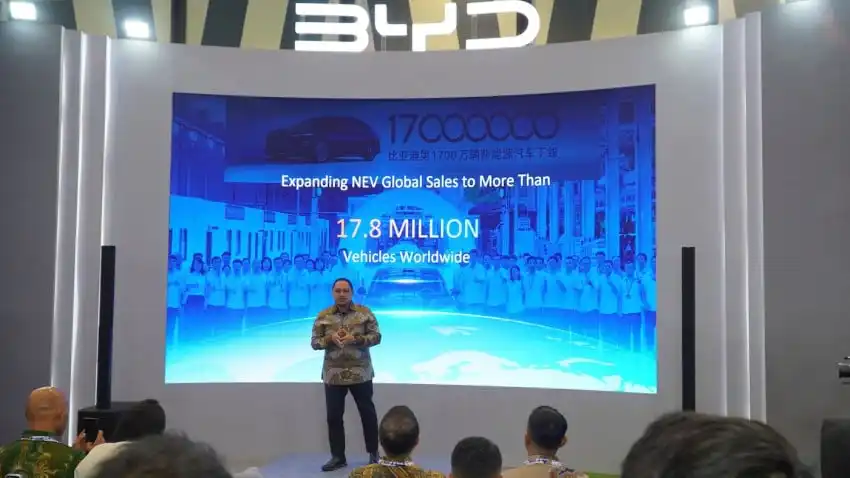 BYD M6 Rakitan Indonesia Tampil di Semarang, Menandai Peralihan ke Produksi Lokal