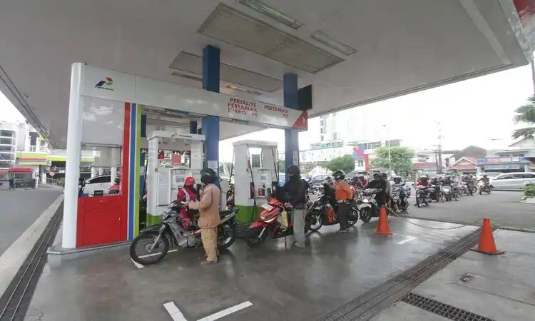 Kebiasaan Berkendara yang Membuat Konsumsi BBM Motor Lebih Boros