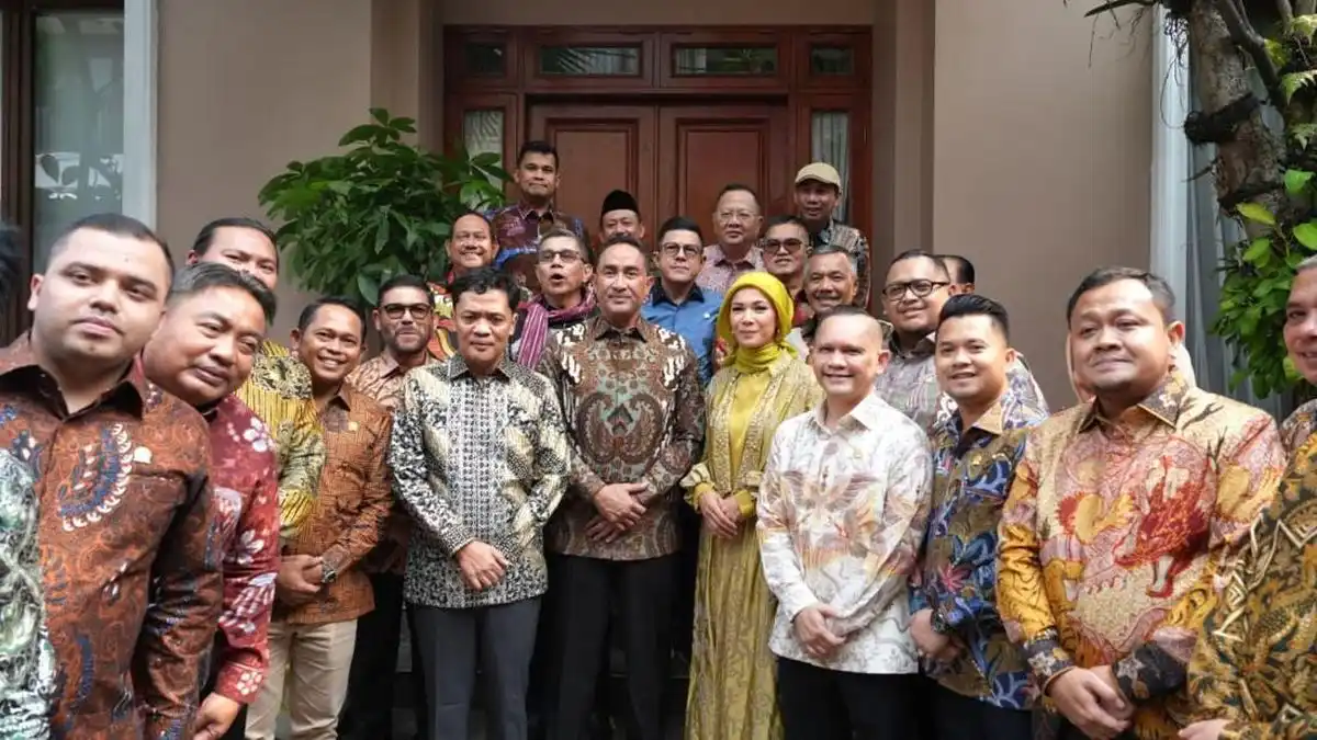 Kunjungan Komisi III DPR ke Kediaman Kapolri Suyudi Bahas Tradisi, Komitmen, dan Evaluasi Polri