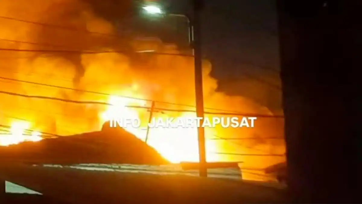 Kebakaran Permukiman Padat di Kramat Senen Belum Sepenuhnya Padam