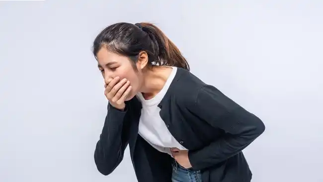 Muntahkan Makanan demi Menurunkan Berat Badan? Ini Risiko yang Diungkap Dokter