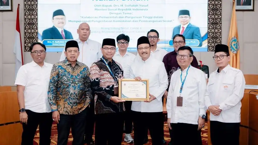 Gus Ipul Beri Kuliah Umum di UNP, Ajak Kampus Dukung Perlinsos