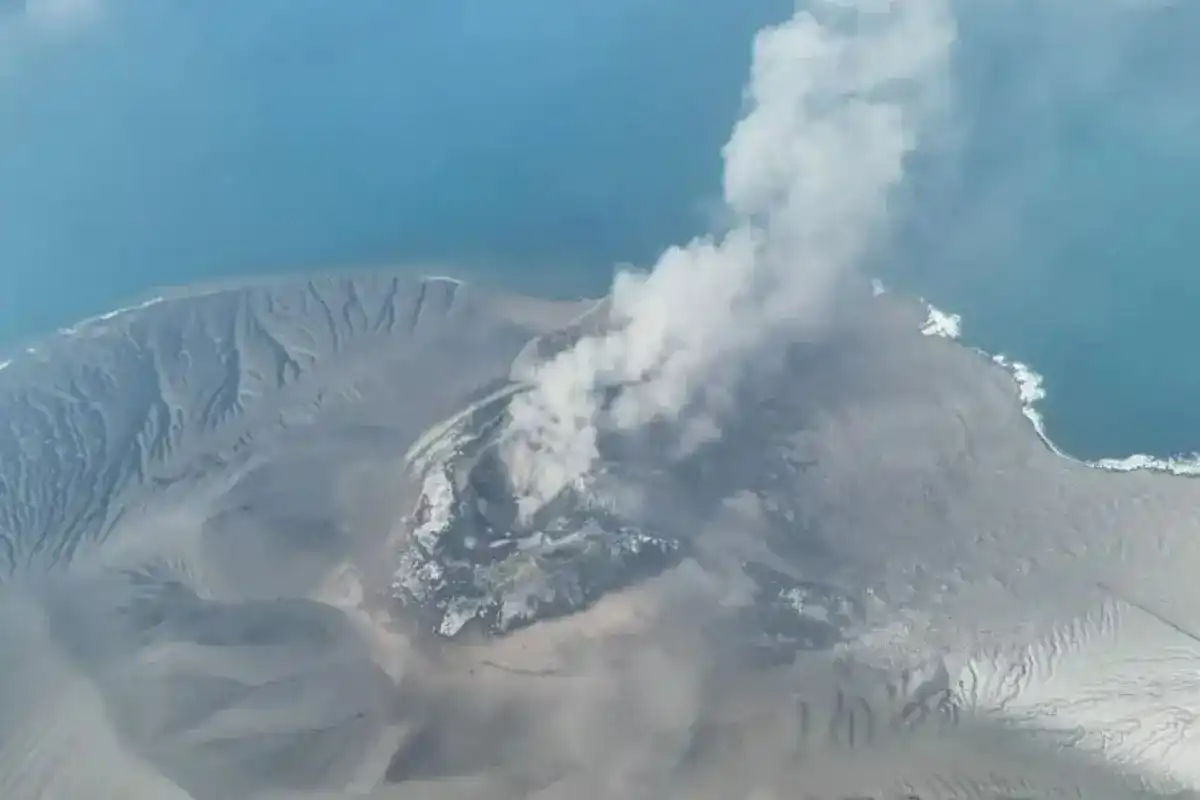 Erupsi Anak Krakatau, Kolom Abu Tebal Membubung 250 Meter