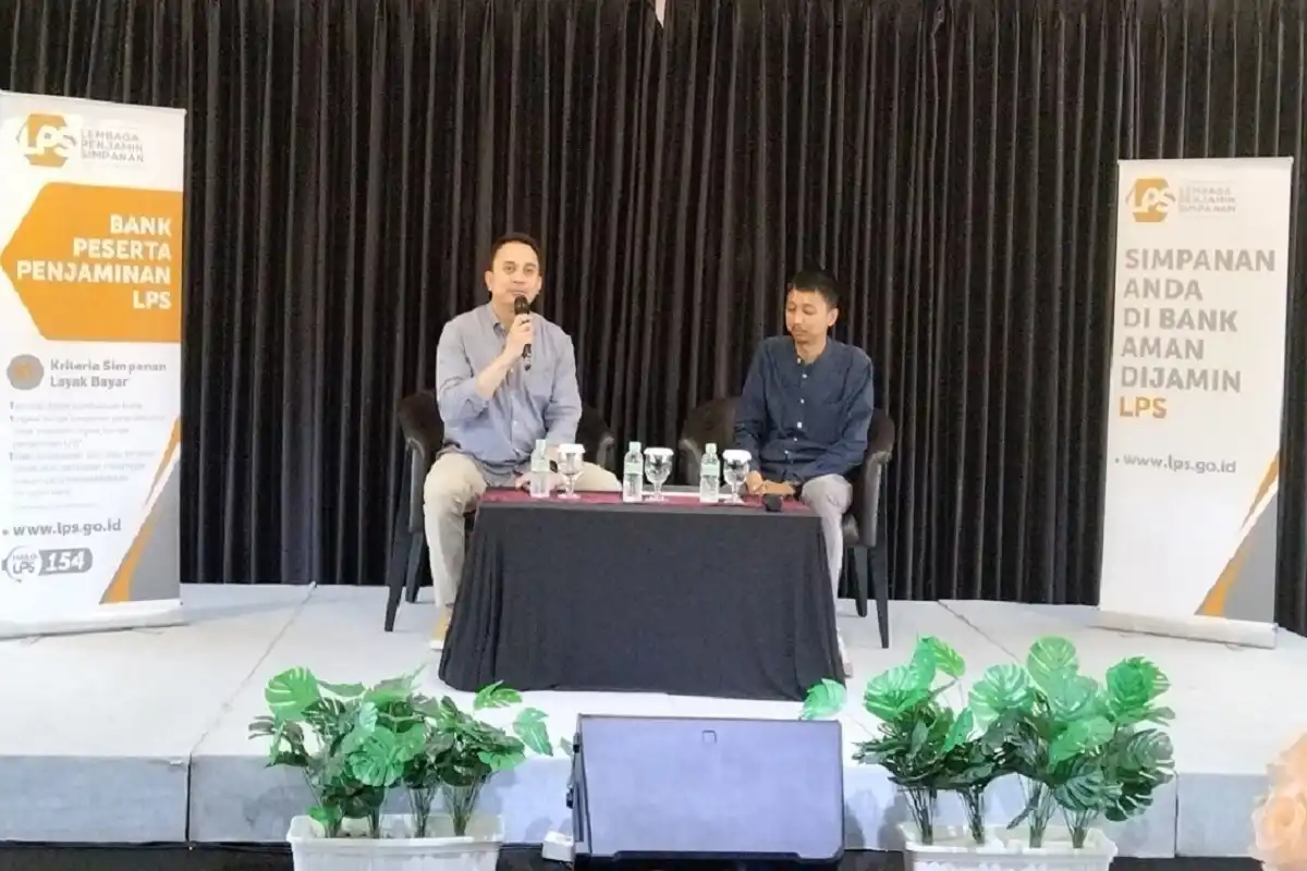Kepala Kehumasan LPS Paparkan Materi dalam Pertemuan Media di Demakijos Coffee