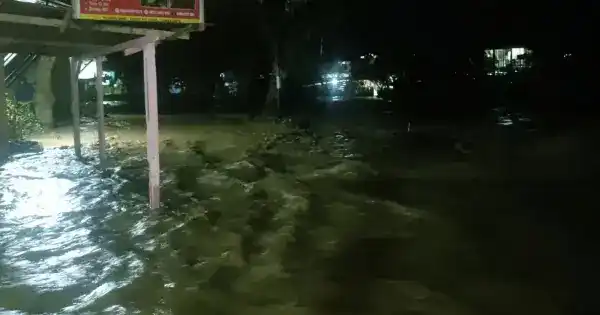 Luapan Sungai Lawe Bulan Rendam Rumah Warga di Pulonas Baru
