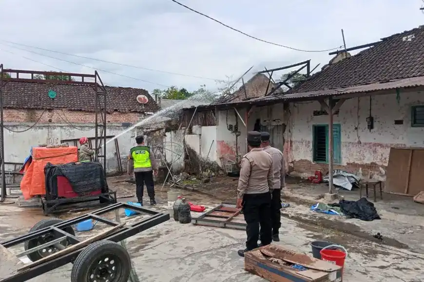 Kebakaran Gudang Rumah di Talun Blitar Diduga Akibat Korsleting Listrik