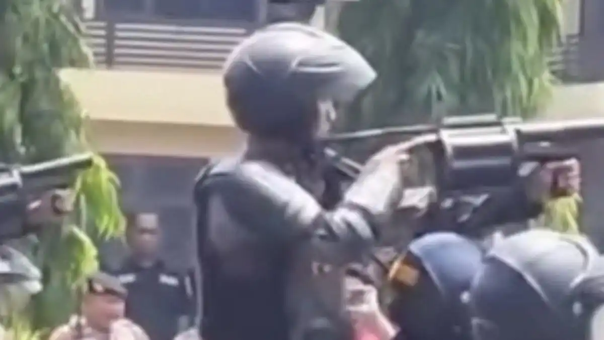 Gas Air Mata Latihan Pengendalian Massa Masuk Kelas, Siswa di Cilegon Dilarikan ke Fasilitas Kesehatan