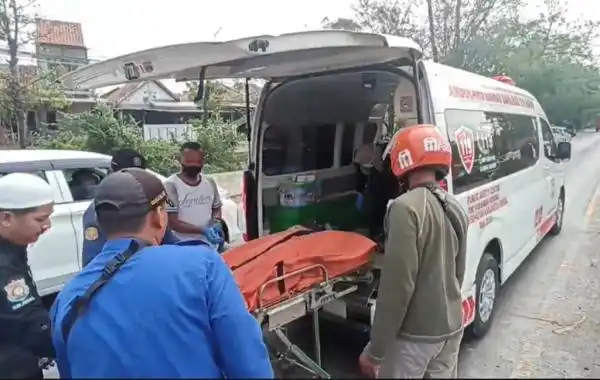Pemotor Tewas Setelah Kehilangan Kendali dan Menabrak Pembatas Jalan di Kendal