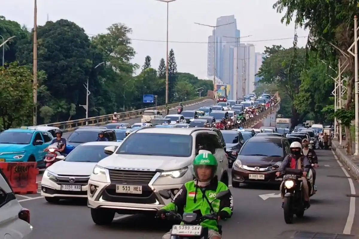 Dishub DKI Kerahkan Jajaran untuk Mengurai Kemacetan Pagi Hari