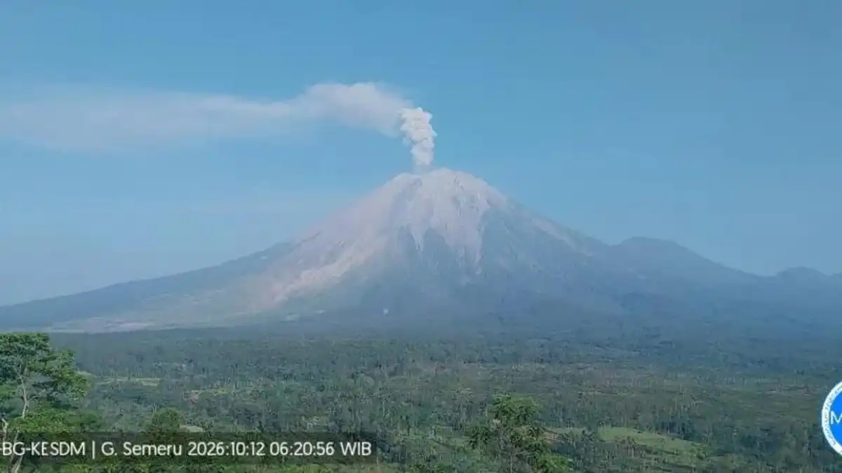 Aktivitas Vulkanik Semeru Meningkat, Tiga Erupsi Tercatat dalam Sehari