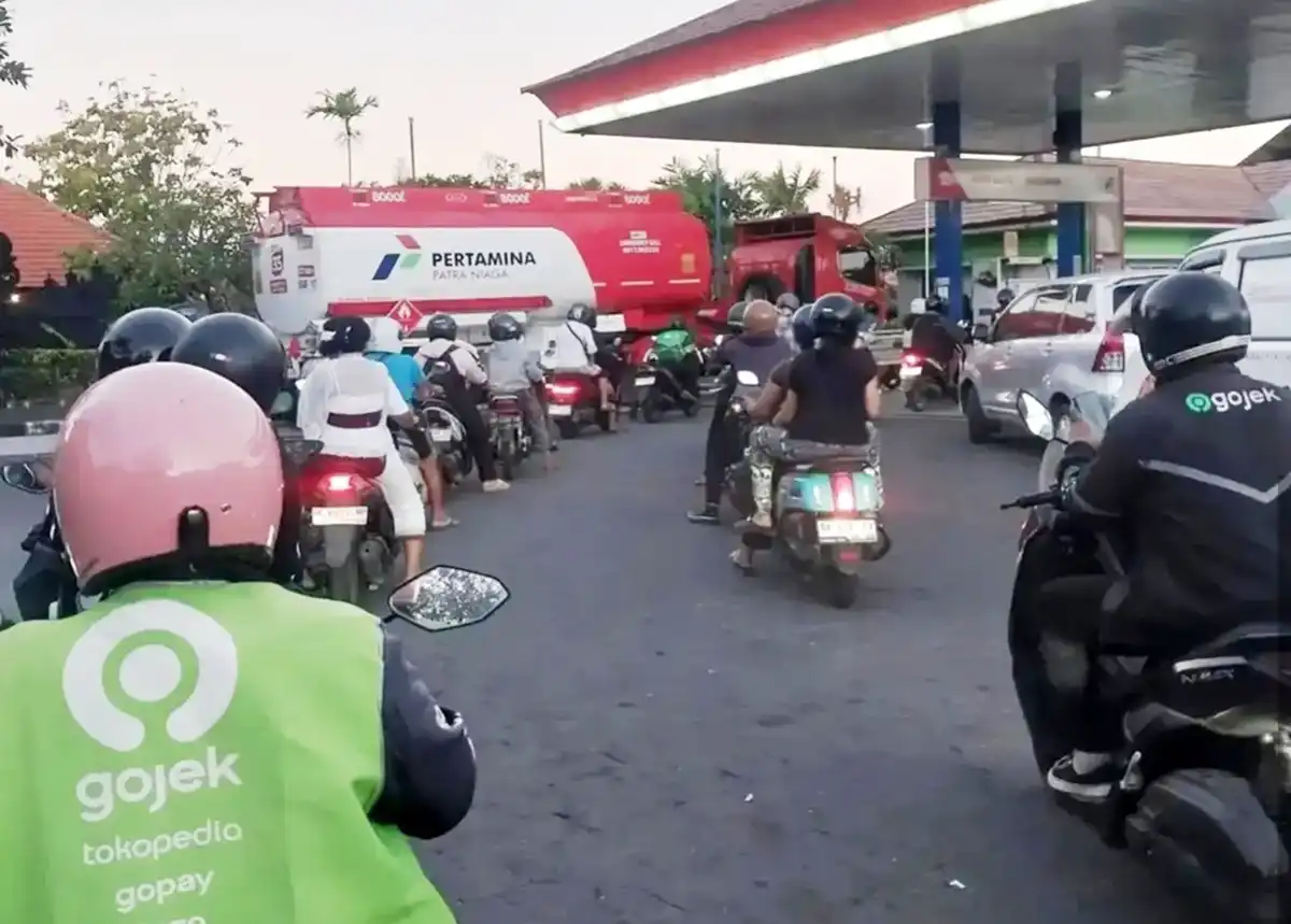 Antrean BBM Meluas di Bali, Gubernur Koster Minta Pertamina Perkuat Distribusi