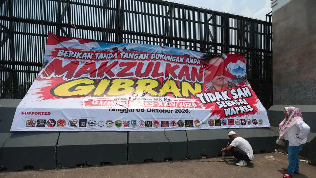 KNPRI Galang Dukungan Pemakzulan Gibran di Depan Gedung DPR RI