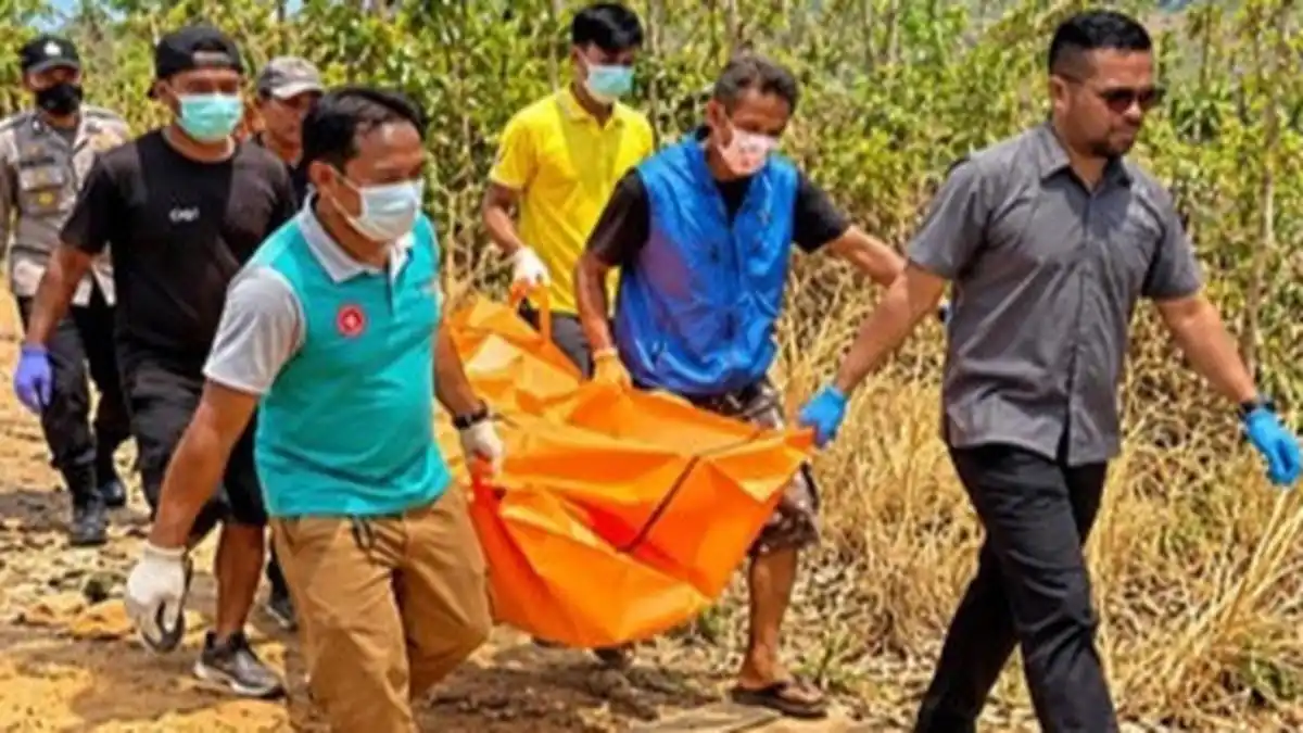 Evakuasi Dramatis Jasad Perempuan Tak Dikenal dari Lereng Kebun Jati Sukabumi
