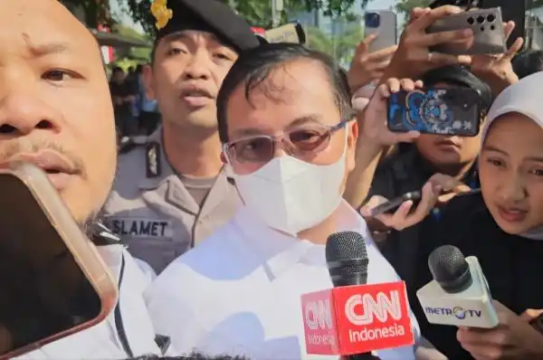 Rustian Pulang Setelah Diperiksa KPK dalam OTT di BNPB