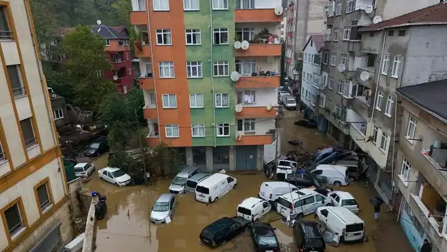 Banjir Besar di Istanbul: Korban Jiwa, Gangguan Penerbangan, dan Imbauan Keselamatan