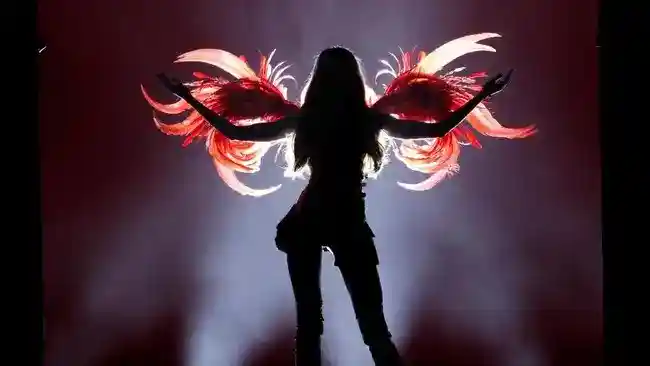 Kylie Jenner Tampil Perdana di Runway Victoria’s Secret dengan Fantasy Bra Bernilai US$50 Juta