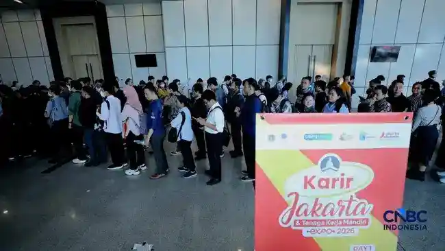Antrean Pencari Kerja Padati Job Fair Smesco, Tersedia 12.000 Lowongan