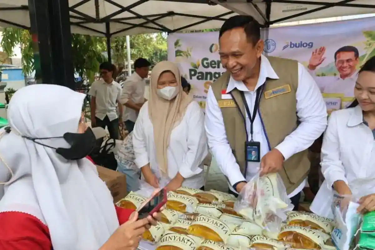 Bulog Siapkan Beras dan Minyak untuk Gerakan Pangan Murah di 38 Provinsi