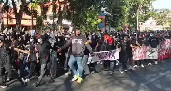 Sebelas Orang Diamankan Menjelang Aksi Mahasiswa di Gedung Grahadi