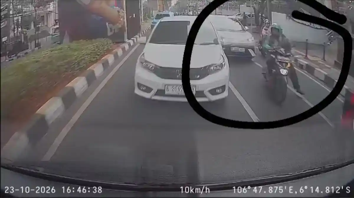 Kecelakaan Mobil Listrik di Panglima Polim: Kondisi Pengemudi Ojol dan Respons Grab