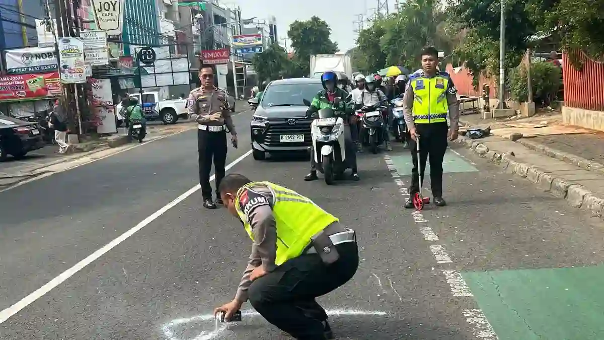 Kecelakaan di Jalan Nusantara Depok: Penumpang Vario Tewas Setelah Terlindas Truk