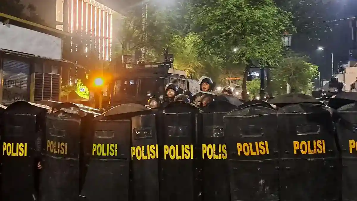 Unjuk Rasa Sumpah Pemuda di Yogyakarta Berakhir Ricuh, Massa dan Polisi Saling Berhadapan