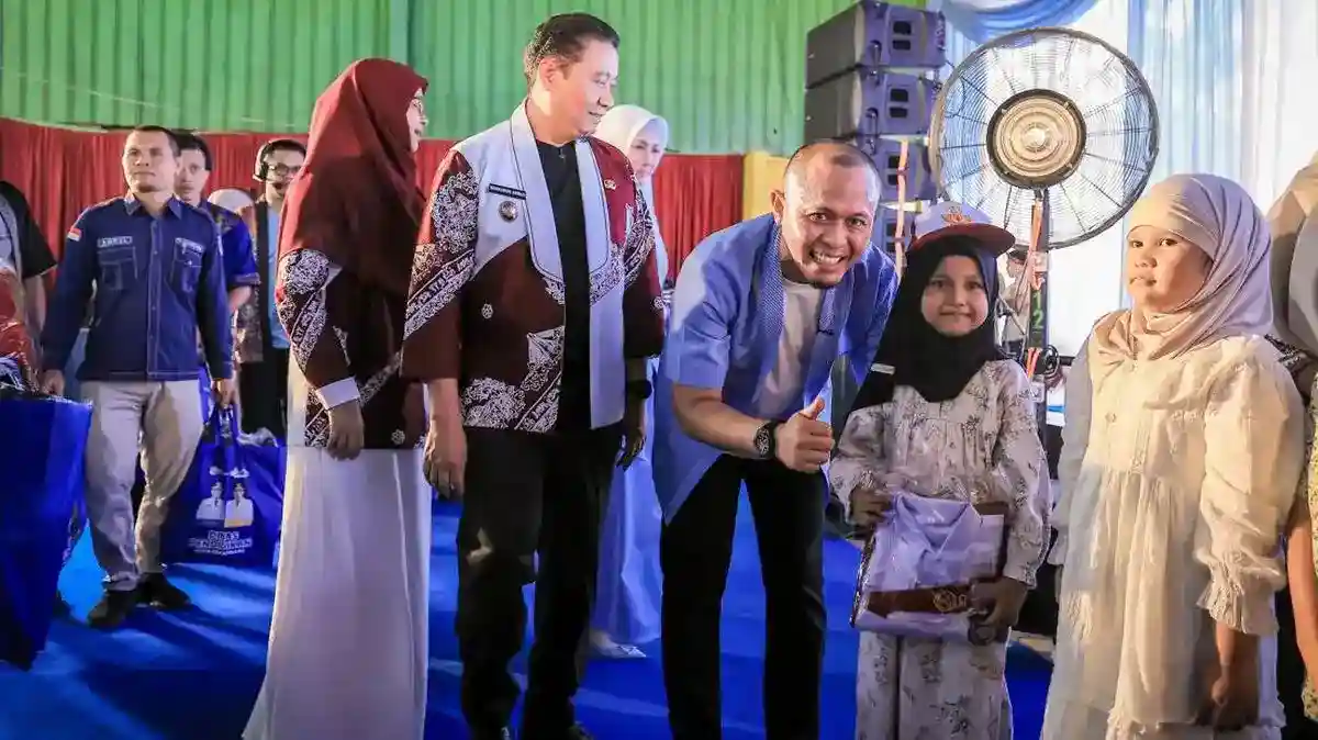 Pekanbaru Salurkan Bantuan Seragam bagi 19.900 Siswa Negeri
